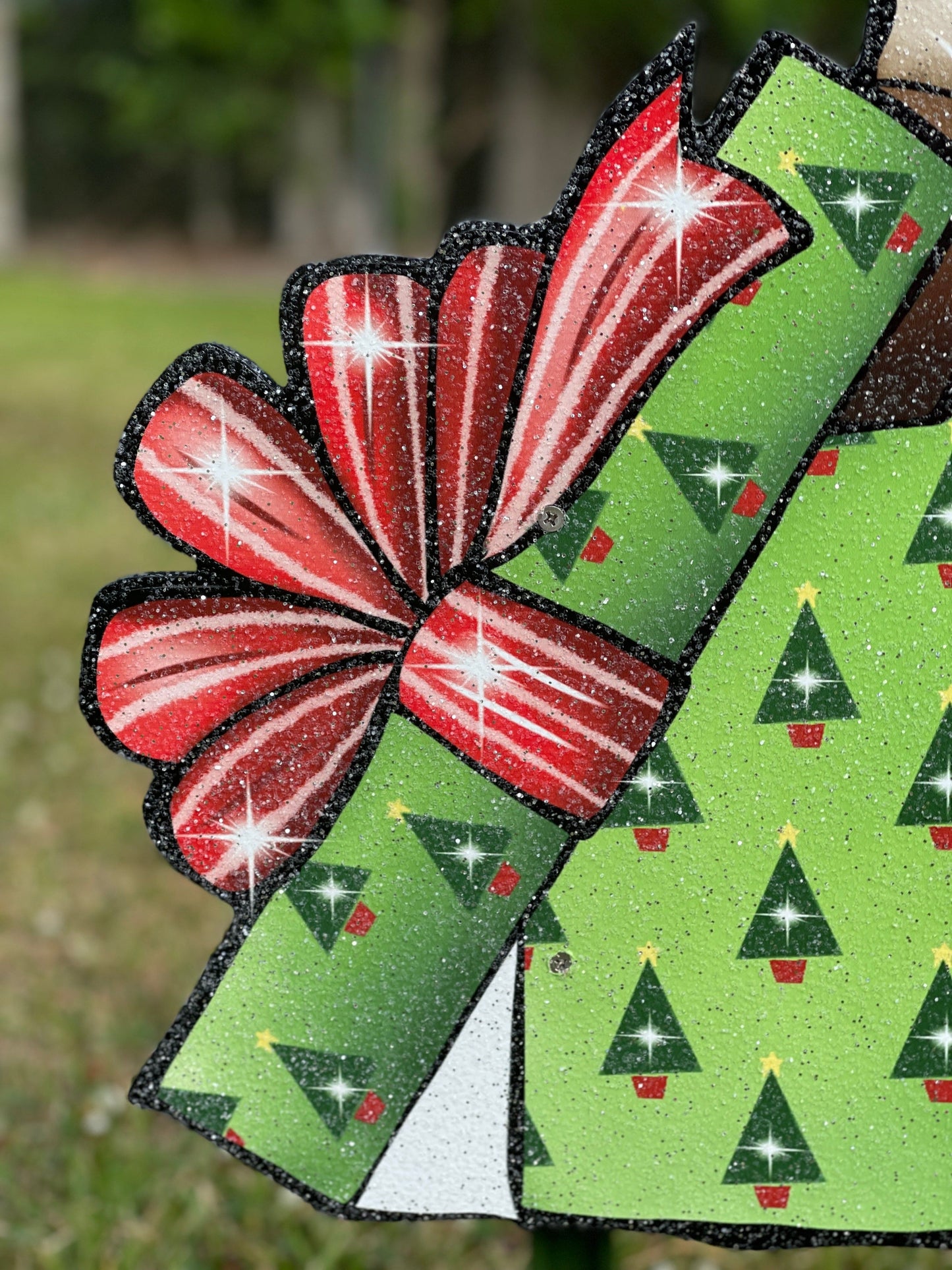 Christmas Smiling Kitty in Christmas box Yard Art