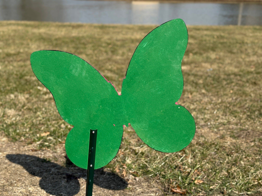 Back of butterfly lawn decoration and metal stake for easy installation. 