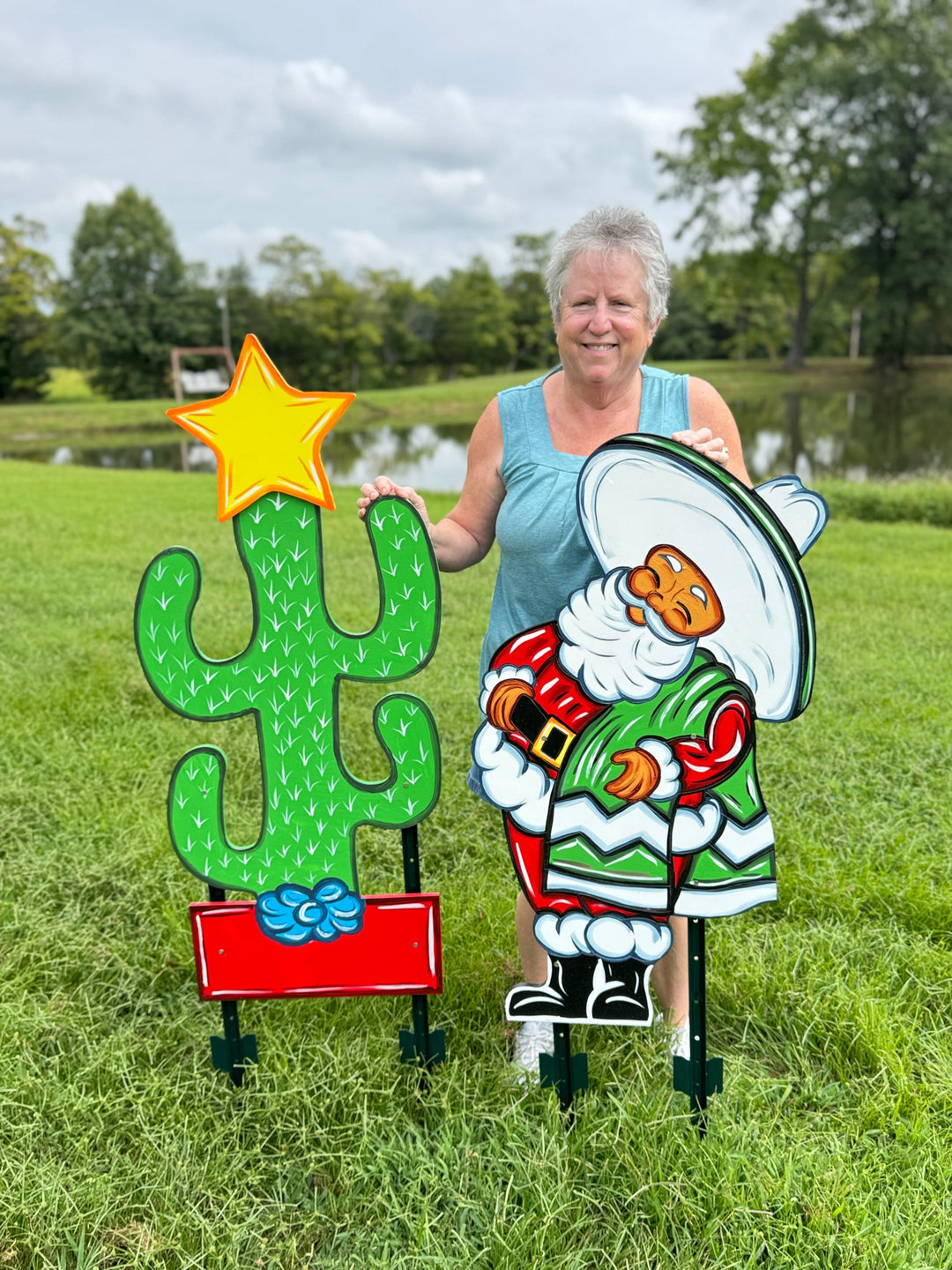 Mexican Santa with Serape & Christmas Cactus Yard Sign – Wooden Holiday Lawn Cutout | Hispanic Santa Outdoor Décor