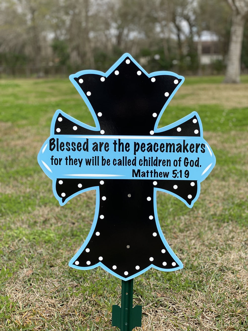Peacemakers cross with Matthew 5:19 verse. Outdoor yard crosses for decoration. 