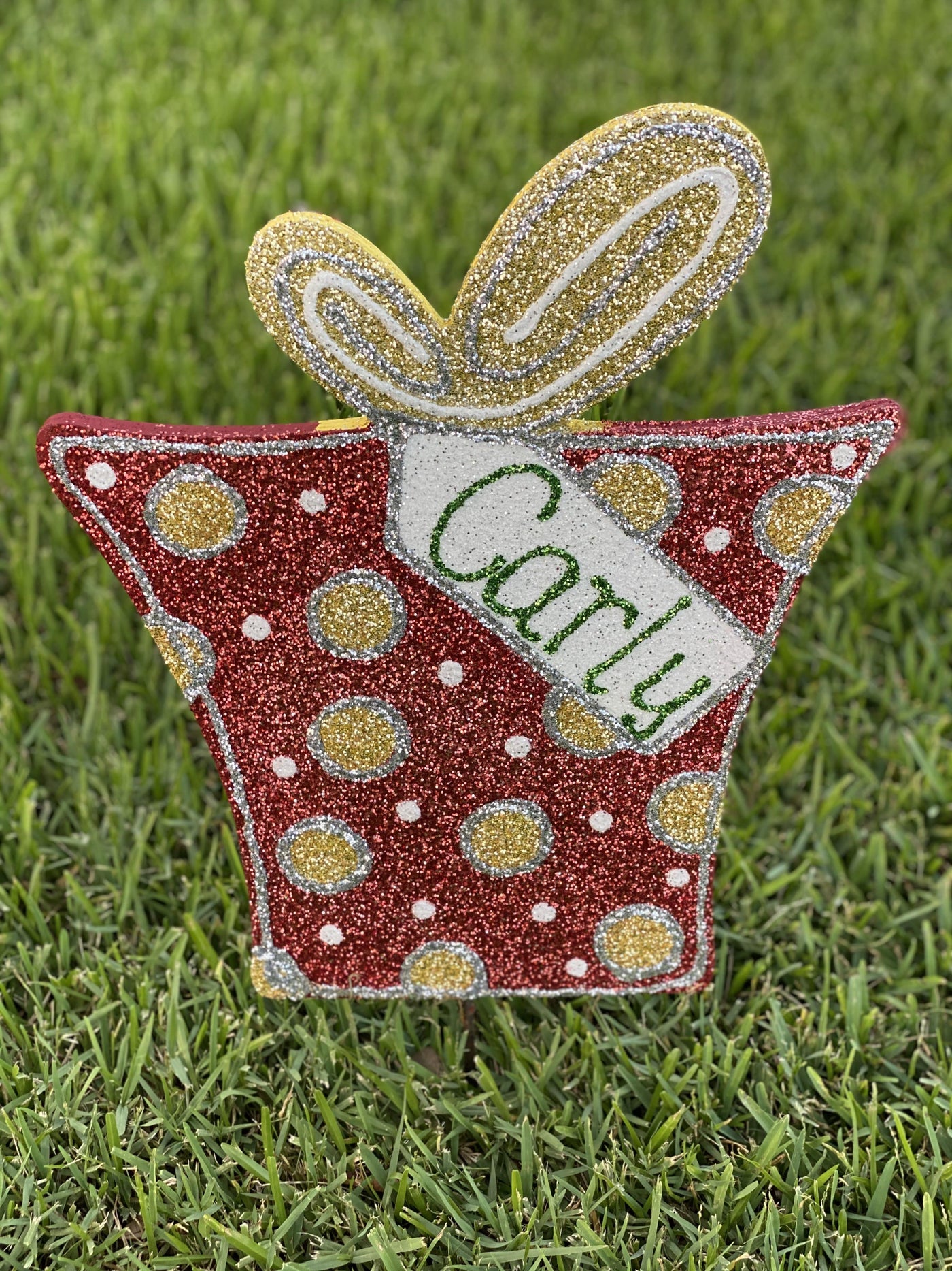 polka dot Christmas present with 2 loop bow and tag painted yard art design